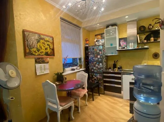 Luxury Penthouse 6th Of 6 Stock Building 2 Bed Apartment, 1 Br *