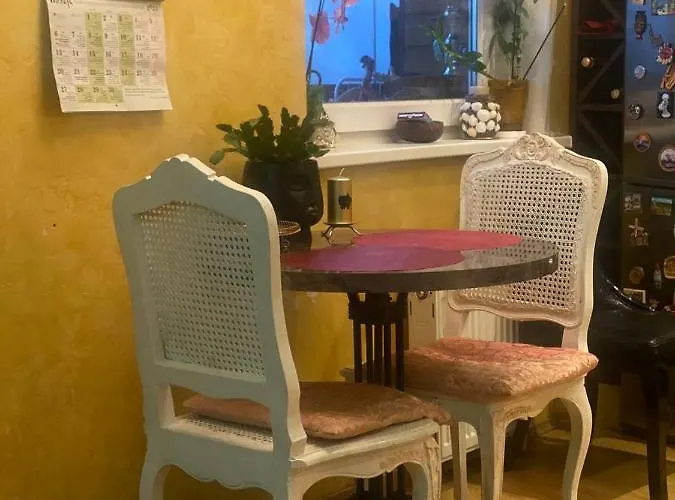 Luxury Penthouse 6th Of 6 Stock Building 2 Bed Apartment, 1 Br Apartment