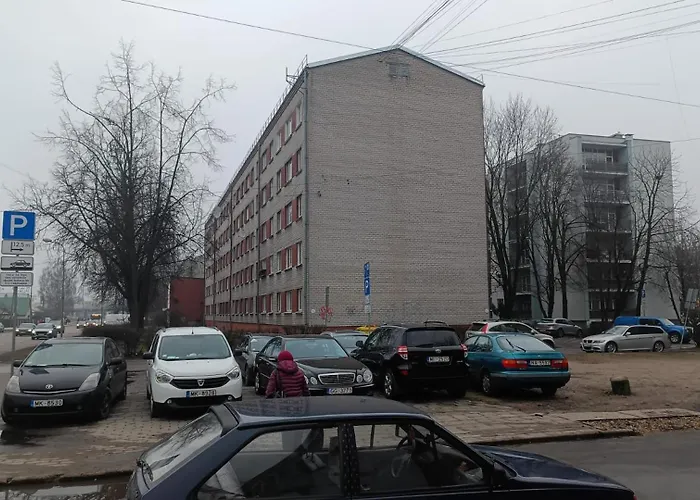 Luxury Penthouse 6th Of 6 Stock Building 2 Bed Apartment, 1 Br *