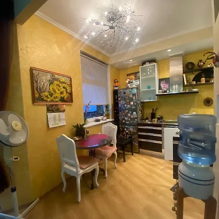 Luxury Penthouse 6th Of 6 Stock Building 2 Bed Apartment, 1 Br *